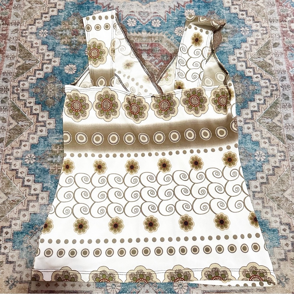 Y2K Brown and cream floral lace top with a V-neck and lace trim - Picture 6 of 7